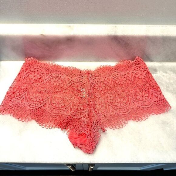NWT Victoria's Secret Body By Victoria Mid Rise Crochet Lace Shortie Coral Small - Picture 2 of 3